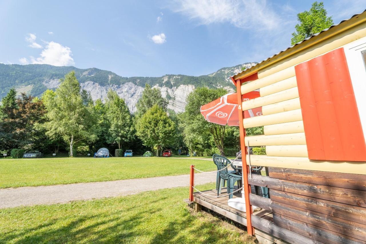 Camping Le Colporteur Hotel Le Bourg-dʼOisans Eksteriør billede
