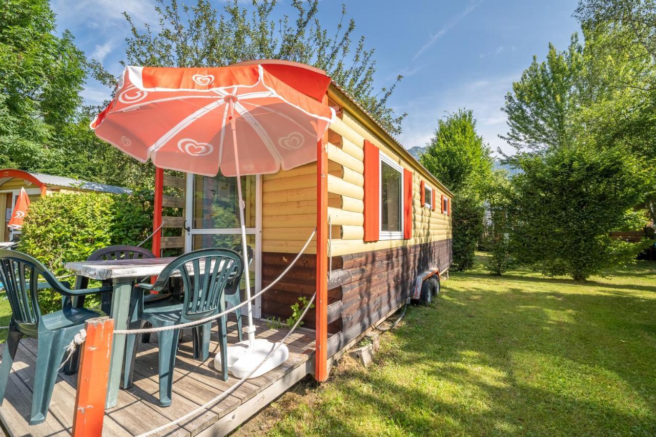 Camping Le Colporteur Hotel Le Bourg-dʼOisans Eksteriør billede