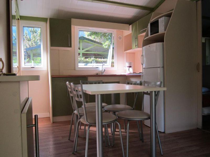 Camping Le Colporteur Hotel Le Bourg-dʼOisans Eksteriør billede