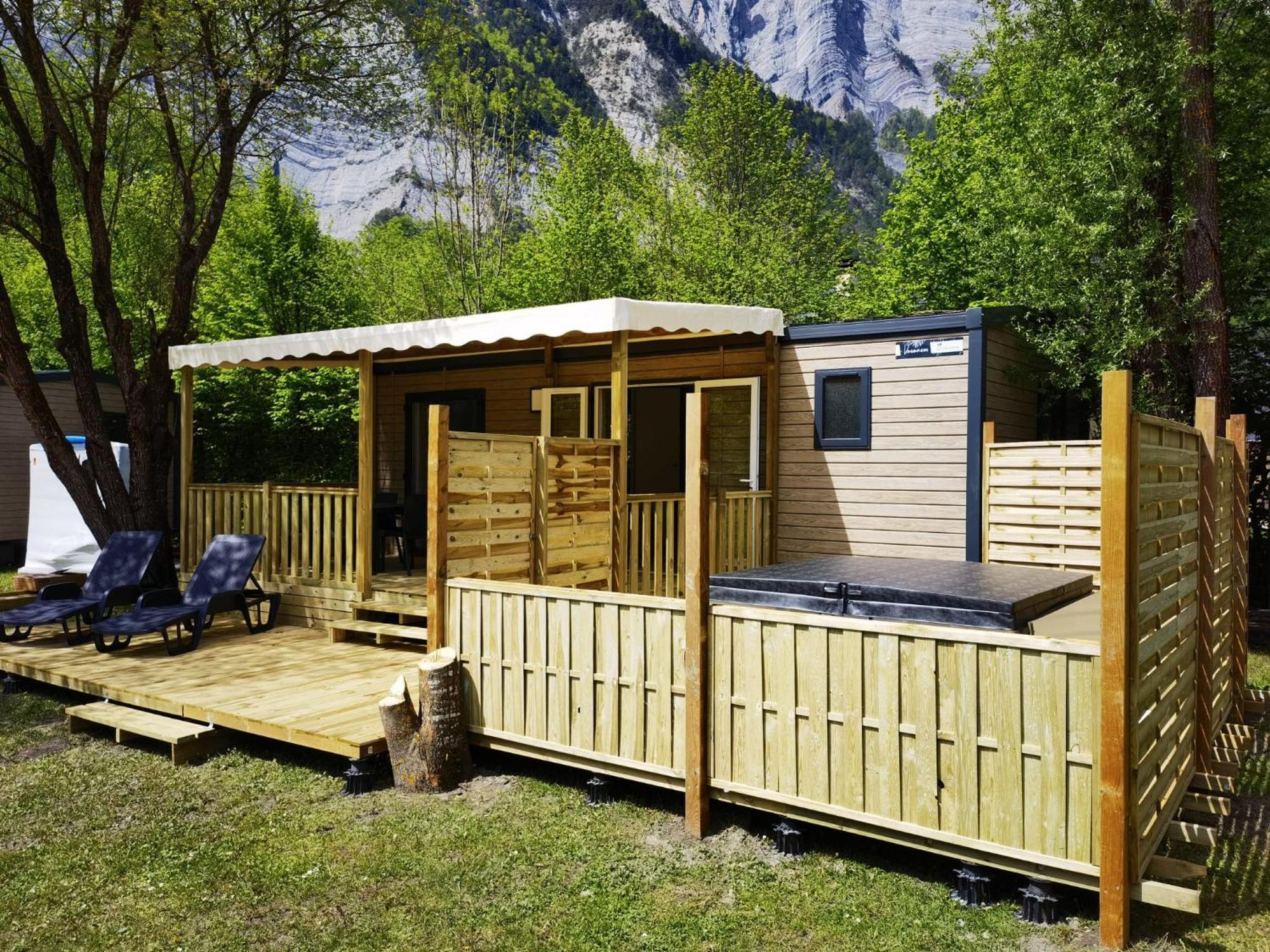 Camping Le Colporteur Hotel Le Bourg-dʼOisans Eksteriør billede