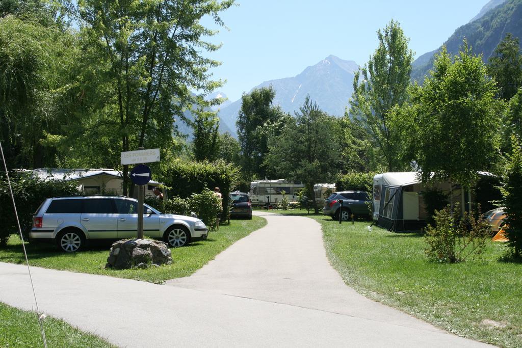 Camping Le Colporteur Le Bourg-dʼOisans Eksteriør billede