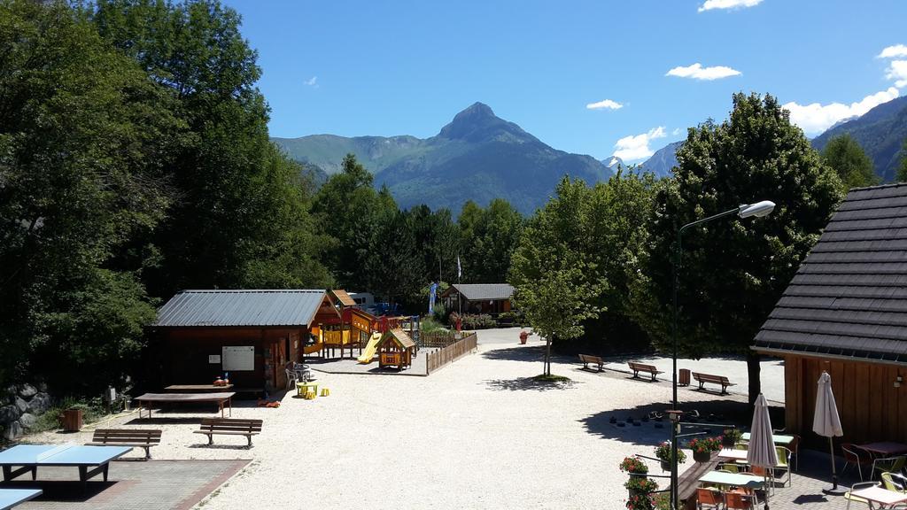 Camping Le Colporteur Hotel Le Bourg-dʼOisans Eksteriør billede