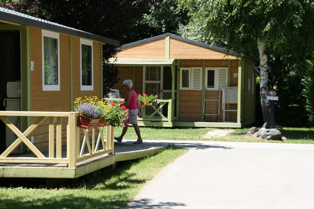 Camping Le Colporteur Hotel Le Bourg-dʼOisans Eksteriør billede