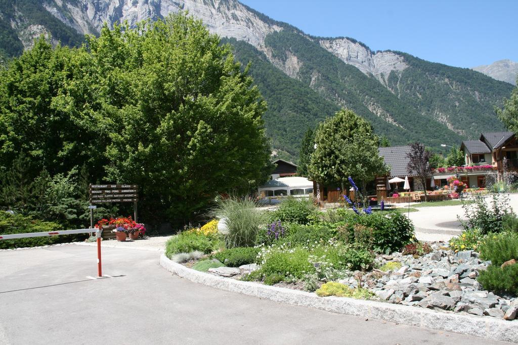 Camping Le Colporteur Hotel Le Bourg-dʼOisans Eksteriør billede