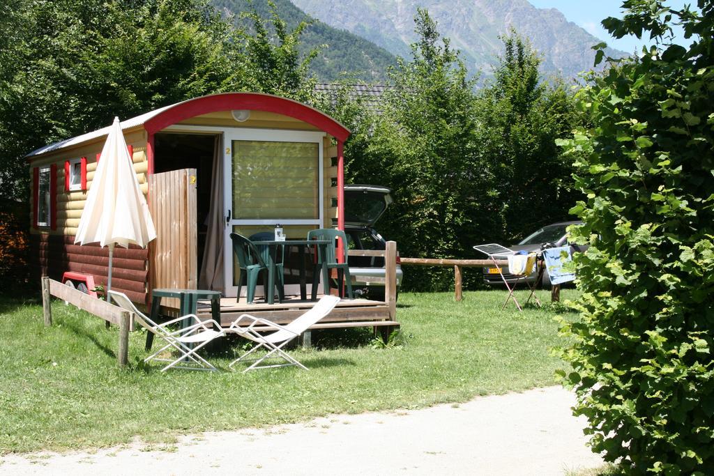 Camping Le Colporteur Hotel Le Bourg-dʼOisans Eksteriør billede