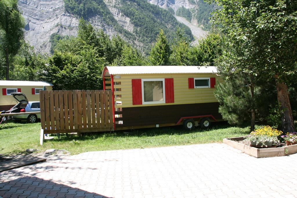Camping Le Colporteur Hotel Le Bourg-dʼOisans Eksteriør billede