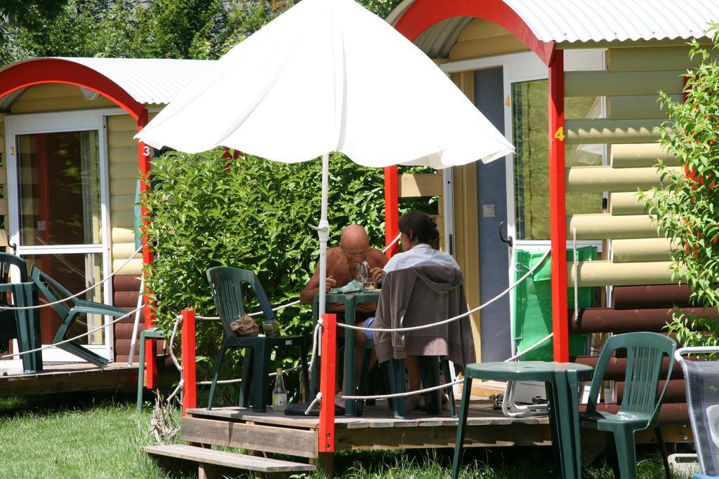 Camping Le Colporteur Hotel Le Bourg-dʼOisans Eksteriør billede