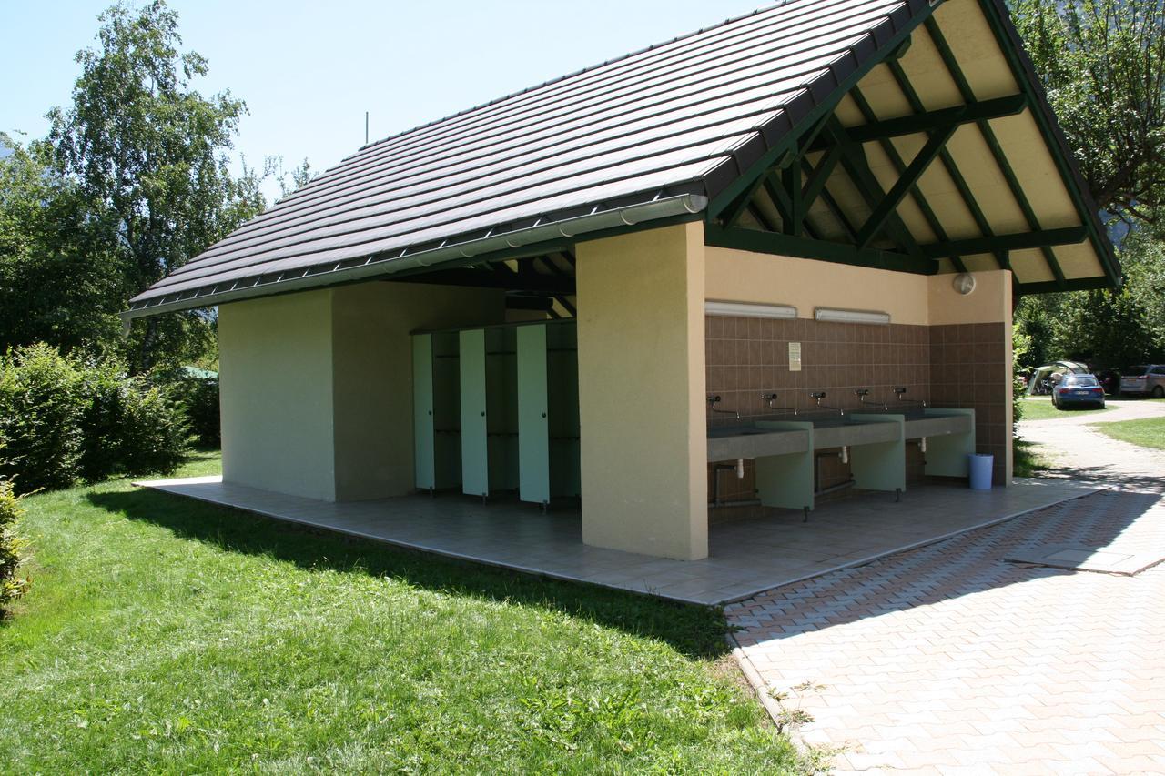 Camping Le Colporteur Hotel Le Bourg-dʼOisans Eksteriør billede
