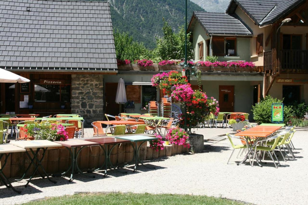 Camping Le Colporteur Hotel Le Bourg-dʼOisans Eksteriør billede